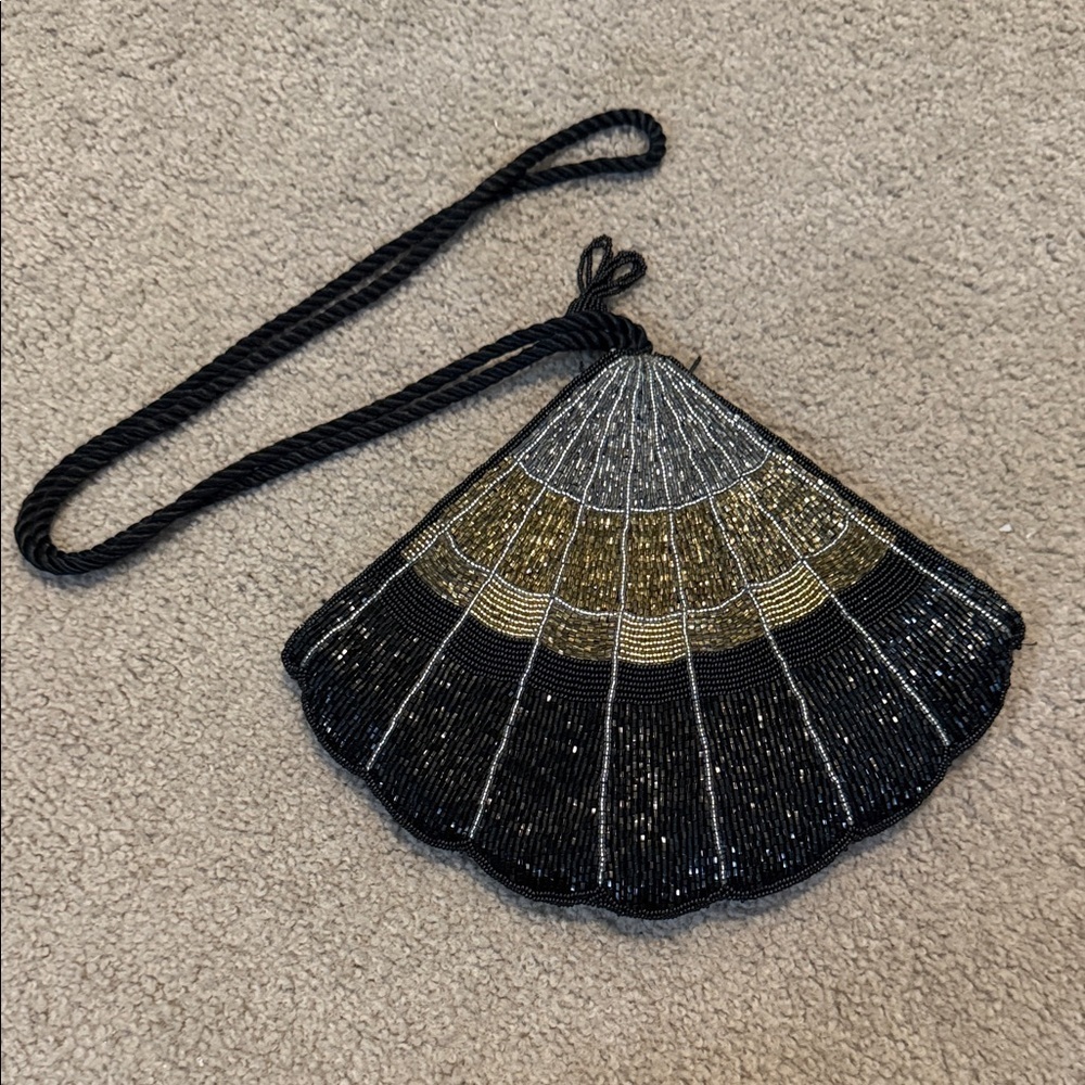 Finesse Vintage Elegant Black and Gold Beaded Shell Crossbody